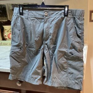 Men’s size 34 W with a 9.5” inseam by IZod Saltwater Olive green stretch shorts